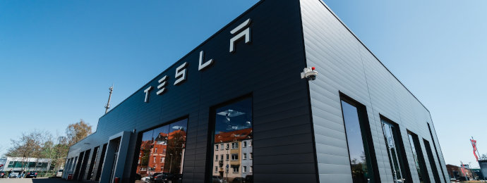 NTG24 - Die Flaute beim Verkauf von E-Autos macht sich bei Tesla deutlich bemerkbar und die weitere Expansion in Grünheide scheint erstmal auf Eis gelegt zu werden