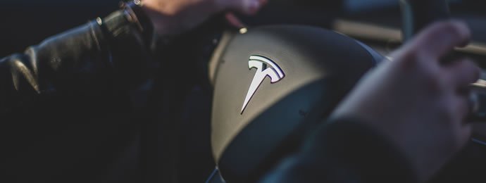 Das Model Y von Tesla verliert deutlich an Popularität und auch der Ruf der Marke scheint in Europa heftig Federn zu lassen